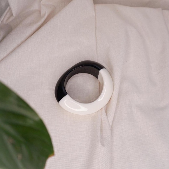 Black & White Split Colour Wavy Bangle - Picture 3 of 4